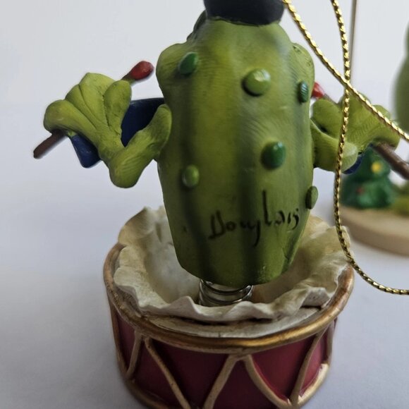 2 Vintage Russ Berrie Douglas Mistletoad Christmas Frog Nodder Bobble Ornaments - Picture 5 of 9